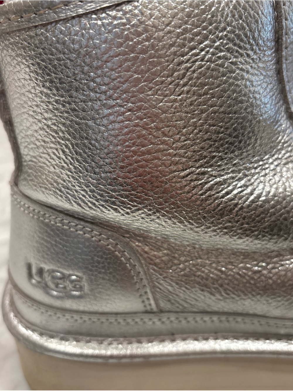 UGG BOOTS - Picture 4 of 8